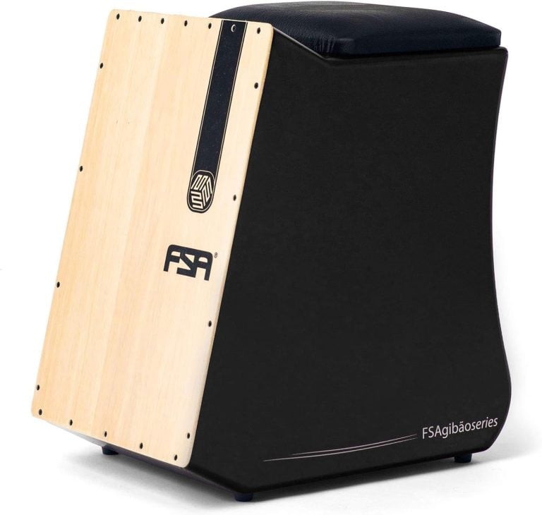 Cajon FSA Gibao FGB6501 com assento almofadado preto e frente em madeira clara, corpo preto liso com logo FSA.