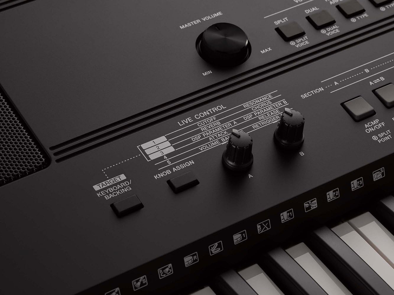 Painel de controle do Yamaha PSR-EW410 com knobs Live Control e botões de funções como split, dual voice e arpeggio.