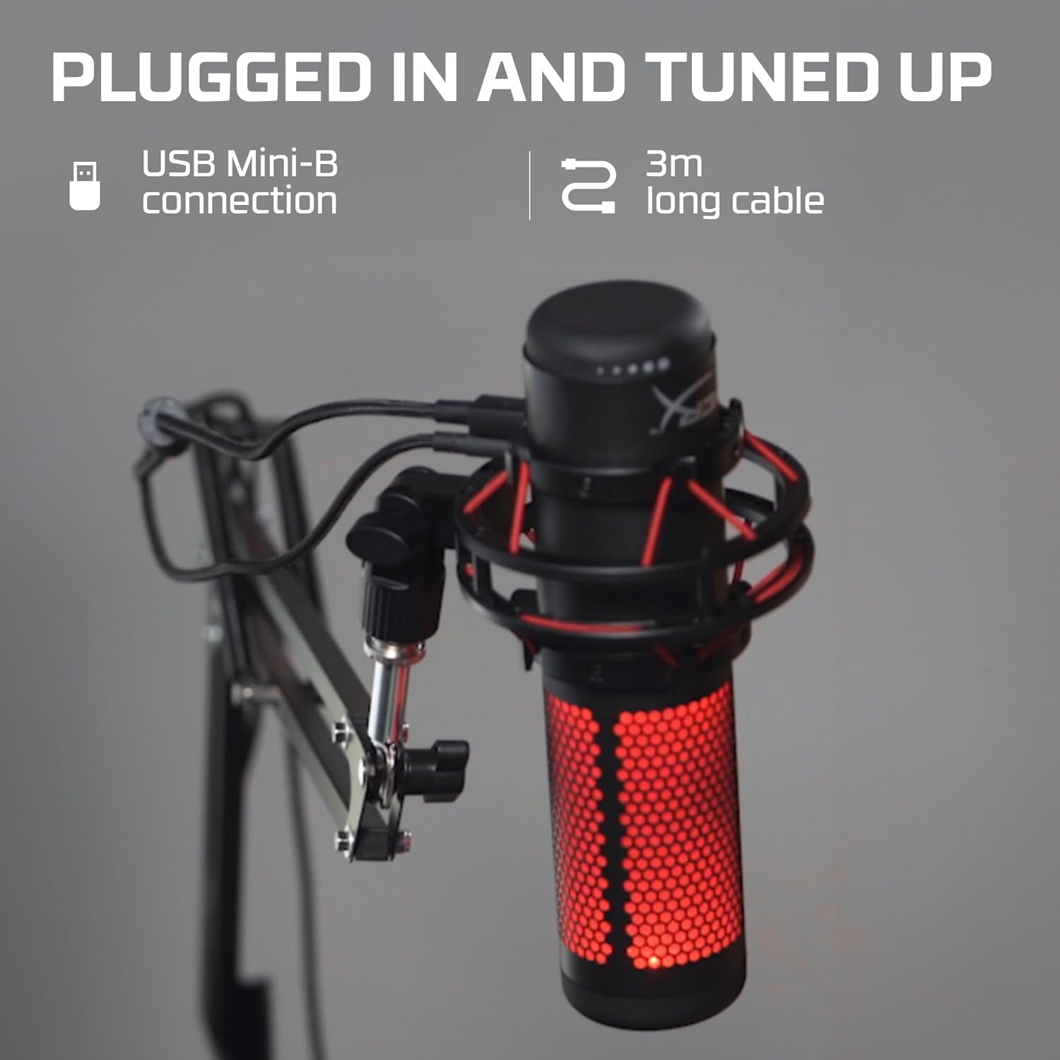 Microfone HyperX QuadCast com braço articulado, conexão USB Mini-B e cabo de 3 metros.