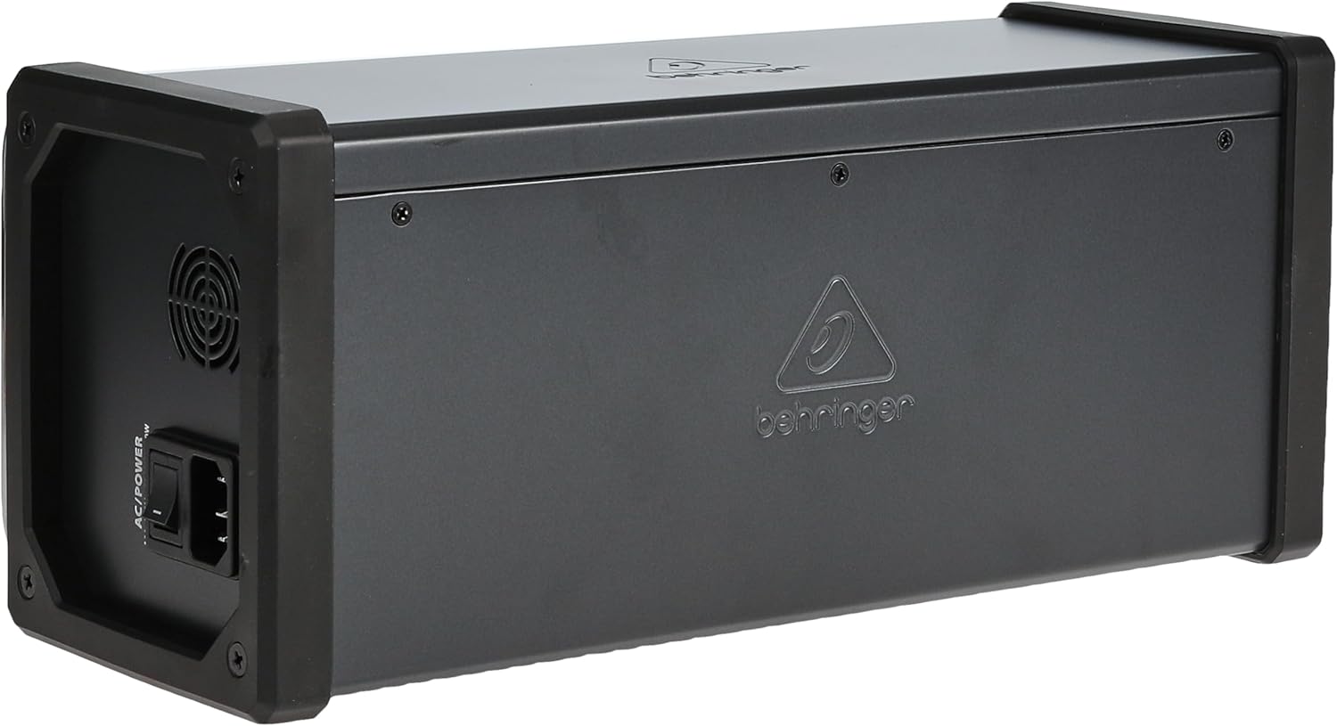 Mesa de som digital Behringer XR18 vista lateral com acabamento preto fosco e entrada de energia AC