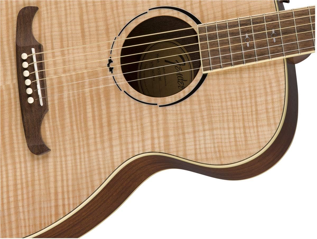Close no corpo da guitarra Fender FA-235E acústica-elétrica acabamento natural