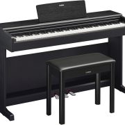 Piano digital Yamaha Arius YDP-145B preto com 88 teclas, banco estofado e 3 pedais