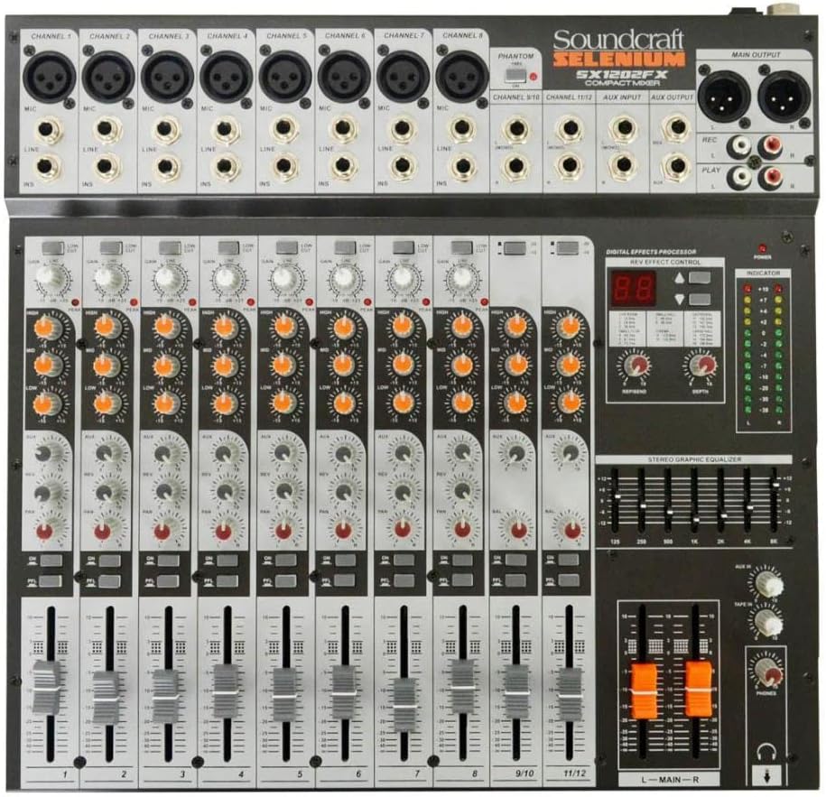 Mesa de som Soundcraft SX1202FX com 12 canais, equalizador gráfico e entradas XLR, vista frontal.