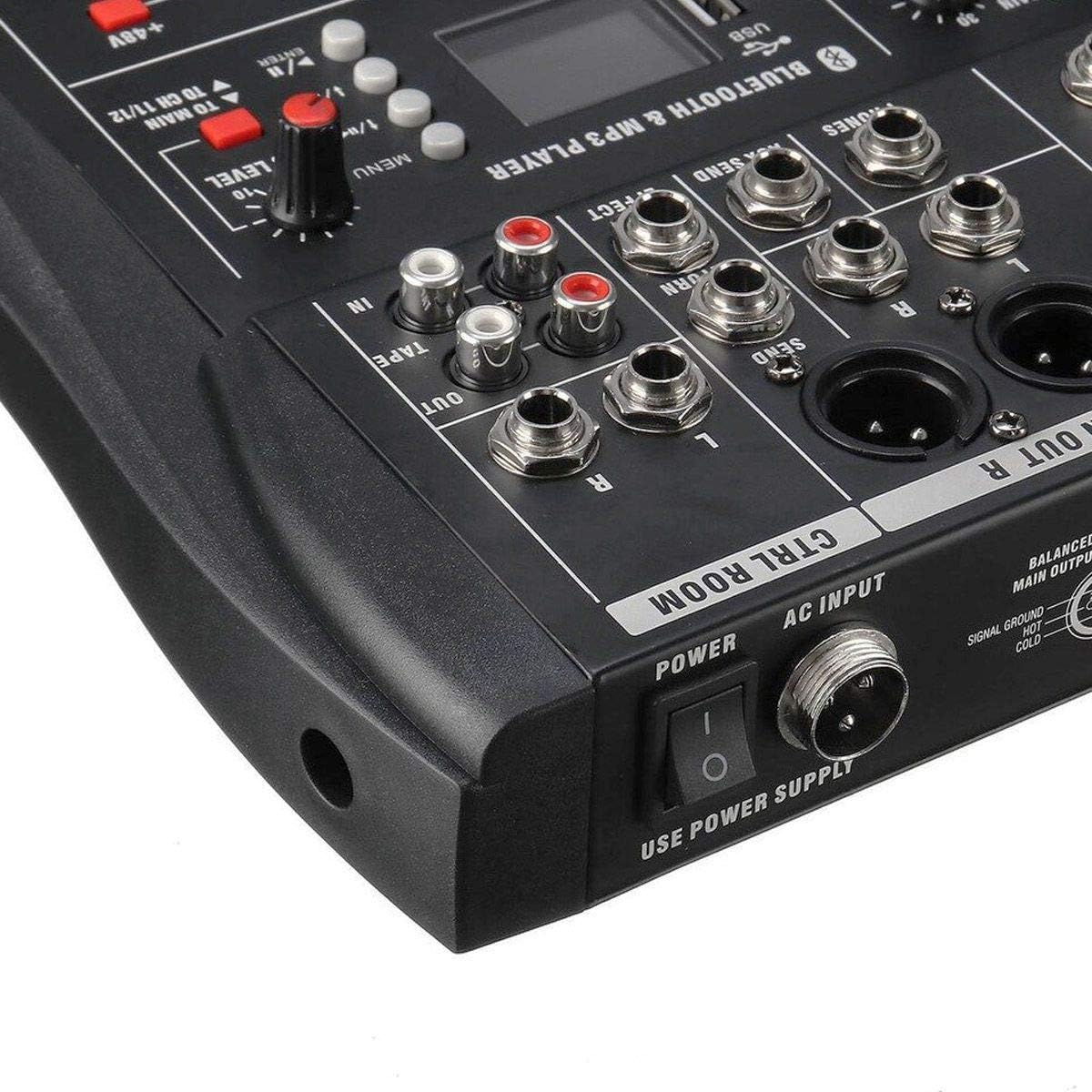 Detalhe das conexões e controles da mesa de som Lelong 12 canais com Bluetooth e MP3 player