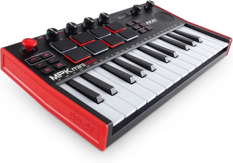 Teclado MIDI Akai MPK Mini Play MK3 preto com laterais vermelhas, 25 teclas, 8 pads, 4 botões giratórios e joystick vermelho.