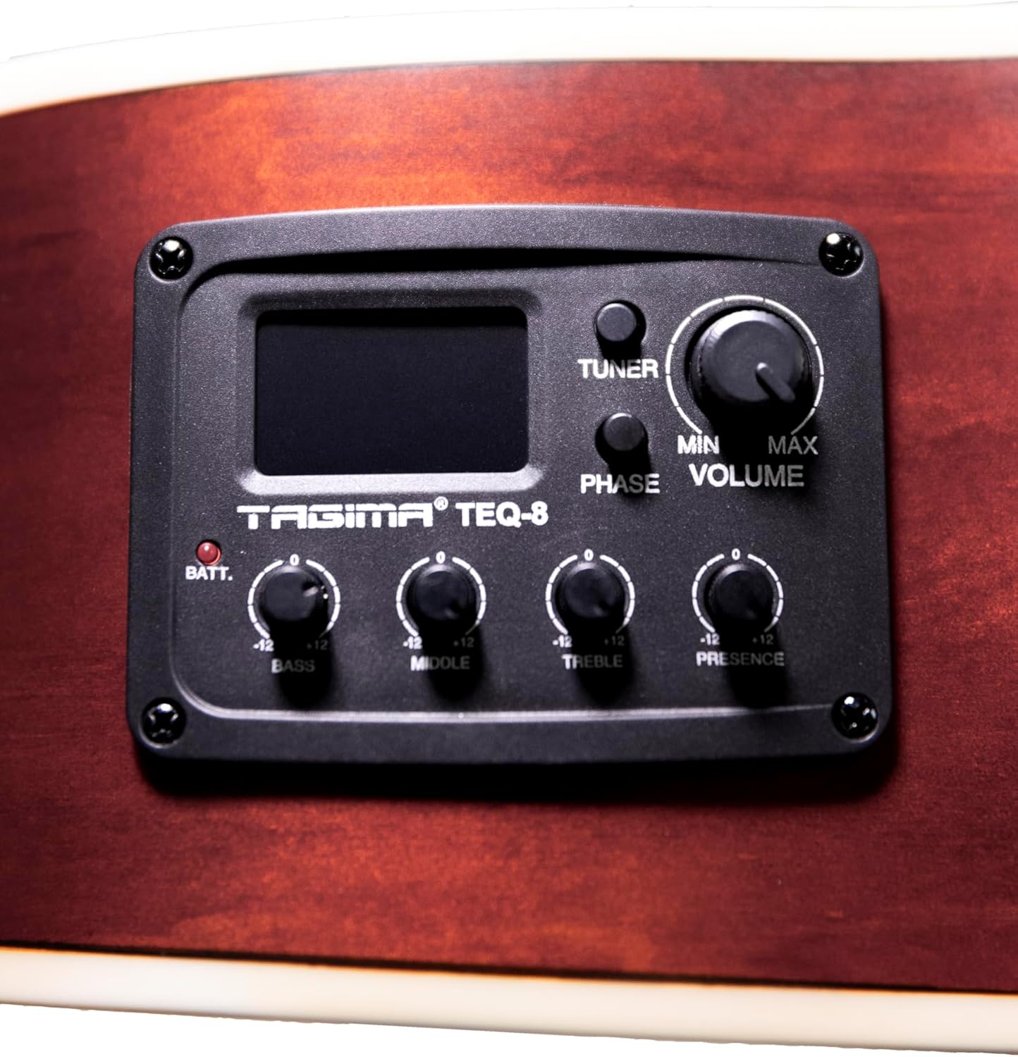 Painel equalizador TEQ-8 do violão Tagima Rio Negro com controles de Bass, Middle, Treble, Presence e volume