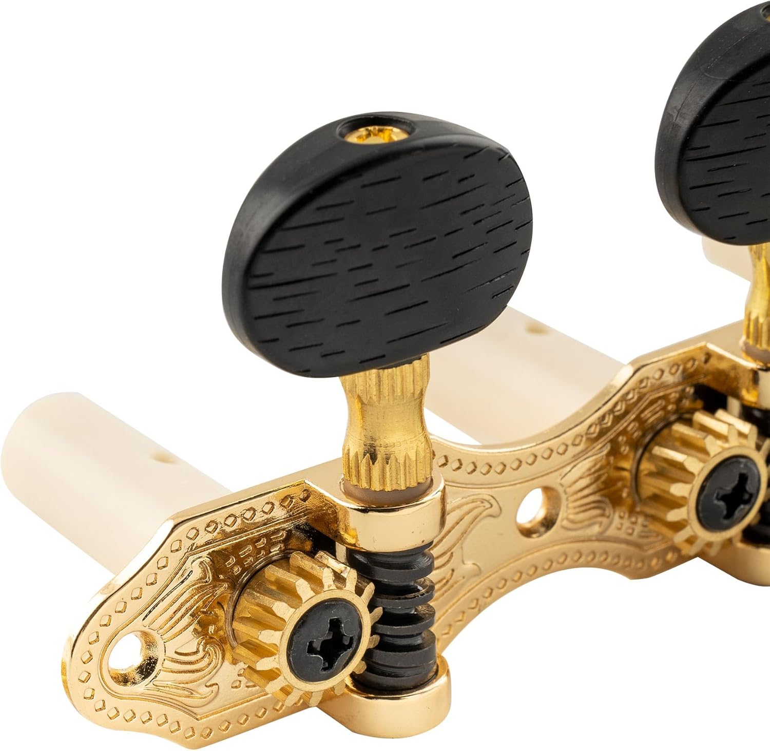 Close das tarraxas douradas Musiclily Pro para violão clássico com botões pretos e detalhes ornamentais