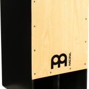 Meinl Subwoofer Cajon com placa frontal cinza branca americana e corpo preto com aberturas frontais grandes.