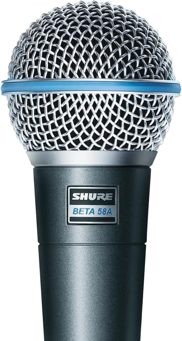 Close frontal do microfone Shure Beta 58A com grade prateada e corpo cinza fosco com logo e nome do modelo.
