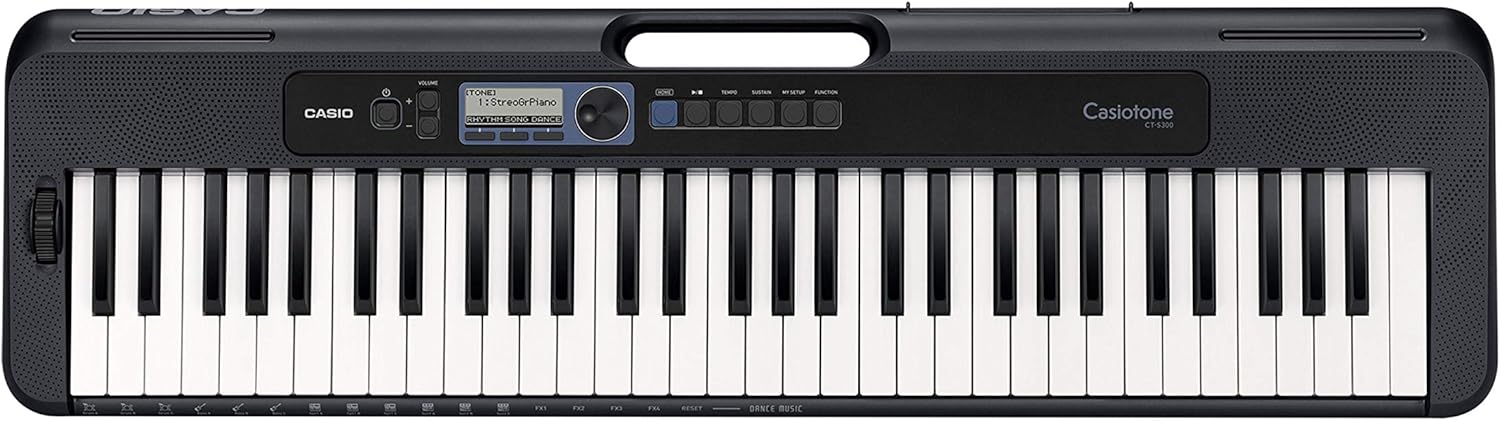 Teclado portátil Casio CT-S300C2-BR preto com 61 teclas sensíveis ao toque e display digital.