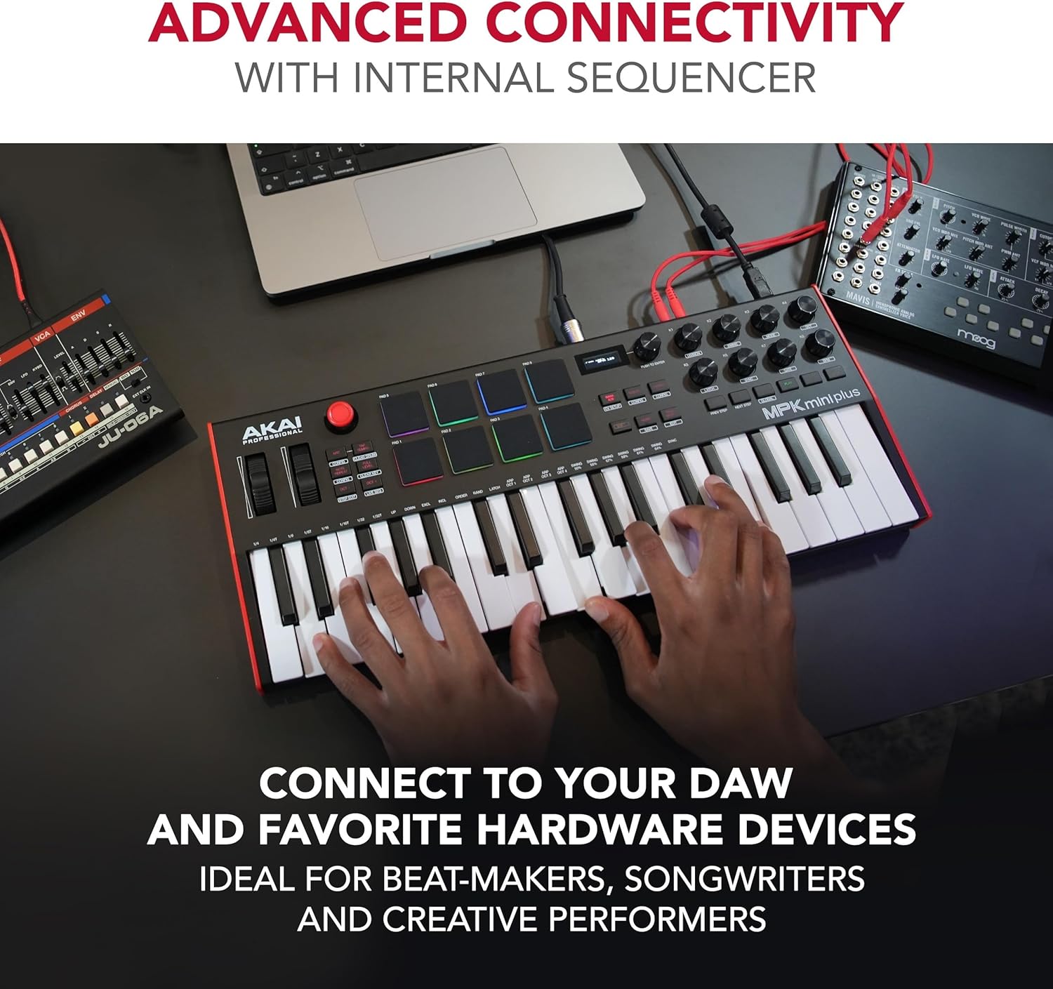 Akai MPK Mini Plus teclado controlador MIDI conectado a laptop e equipamentos modulares, com sequenciador interno
