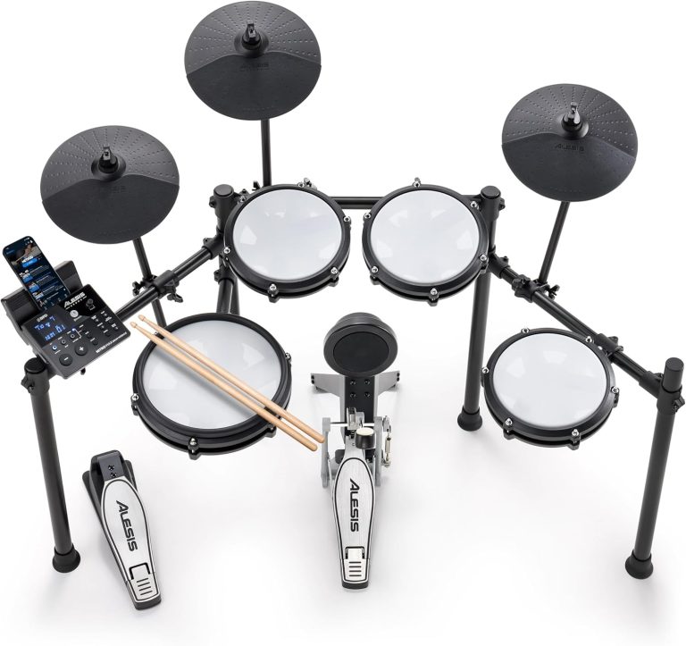 Alesis Nitro Max bateria eletrônica com pads de malha e Bluetooth vista de cima com sticks e módulo de som.