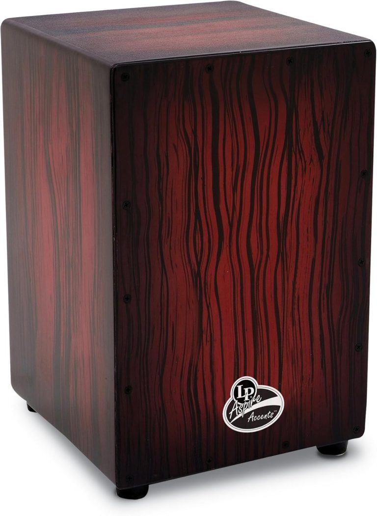 Cajon LP Aspire Accents com acabamento em madeira escura vermelha e preta, vista frontal com logo branco e pés arredondados.