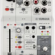 Mesa de som analógica Yamaha AG03MK2 branca com DSP, entradas para microfone, guitarra, controle de ganho, efeitos e saídas para monitor e headset