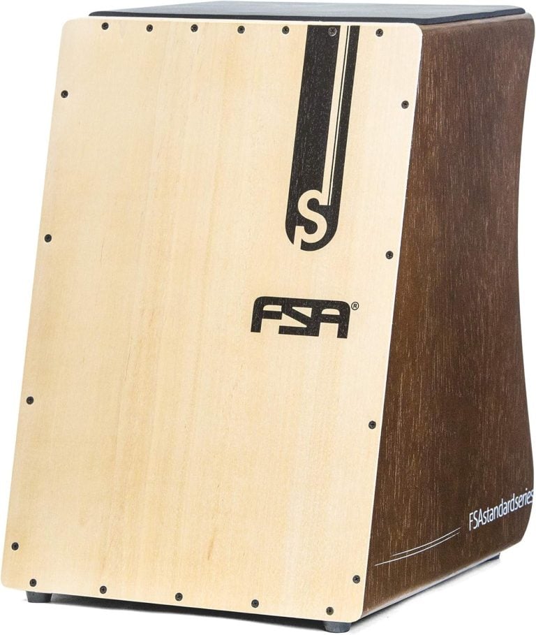 Cajon FSA Standard FS2508 tabaco com captação dupla dinâmica, frente clara e laterais tabaco, com logotipo FSA