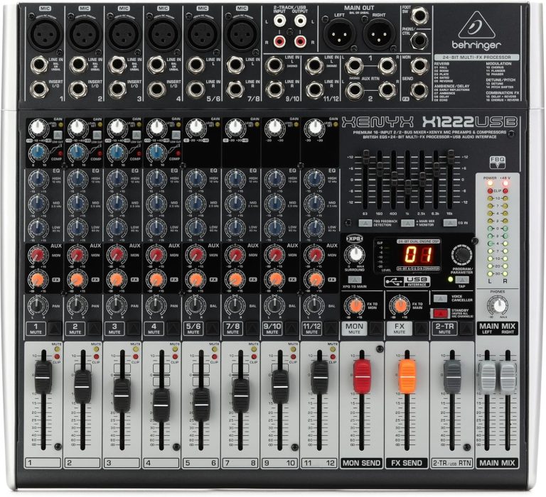 Mesa de som Behringer X1222USB 12 canais com USB e compressor vista superior mostrando controles e conexões