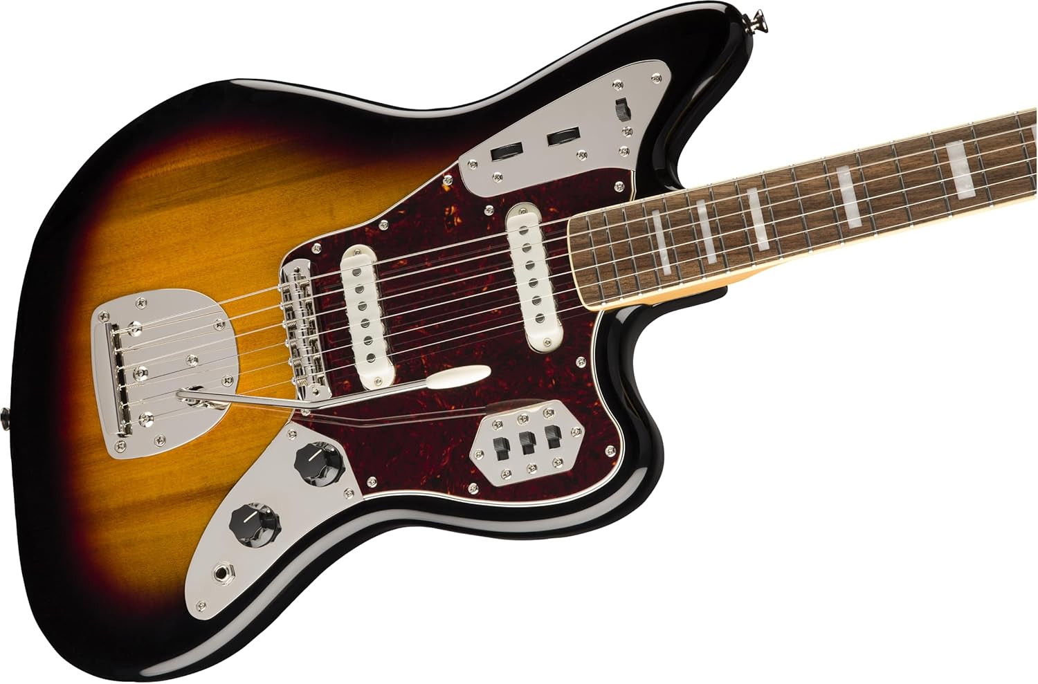 Detalhe do corpo e braço da guitarra Squier Classic Vibe '70s Jaguar sunburst mostrando captadores e controles.