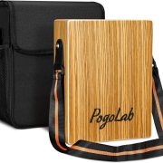 Caixa-cajon portátil POGOLAB em madeira clara com alça preta e bolsa de transporte preta.