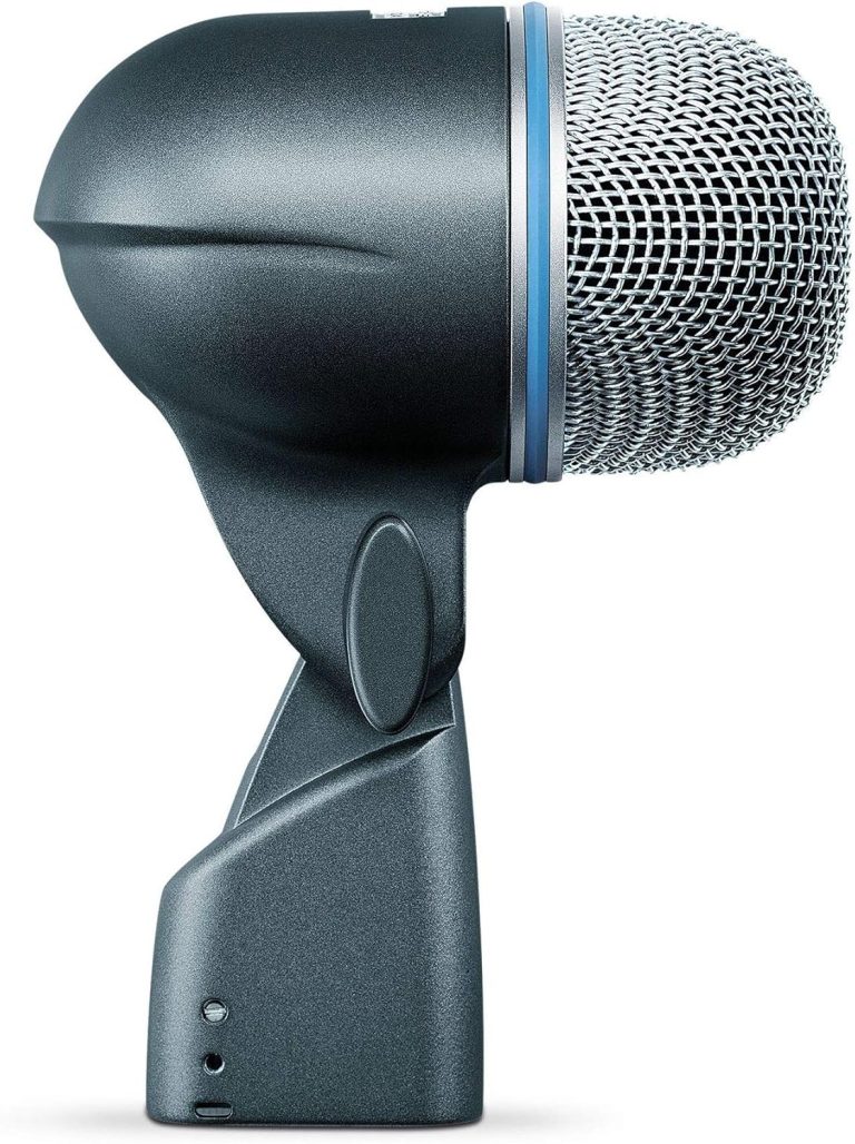 Microfone Shure BETA 52A dinâmico supercardióide para bateria, corpo cinza metálico com grade prateada e anel azul claro.
