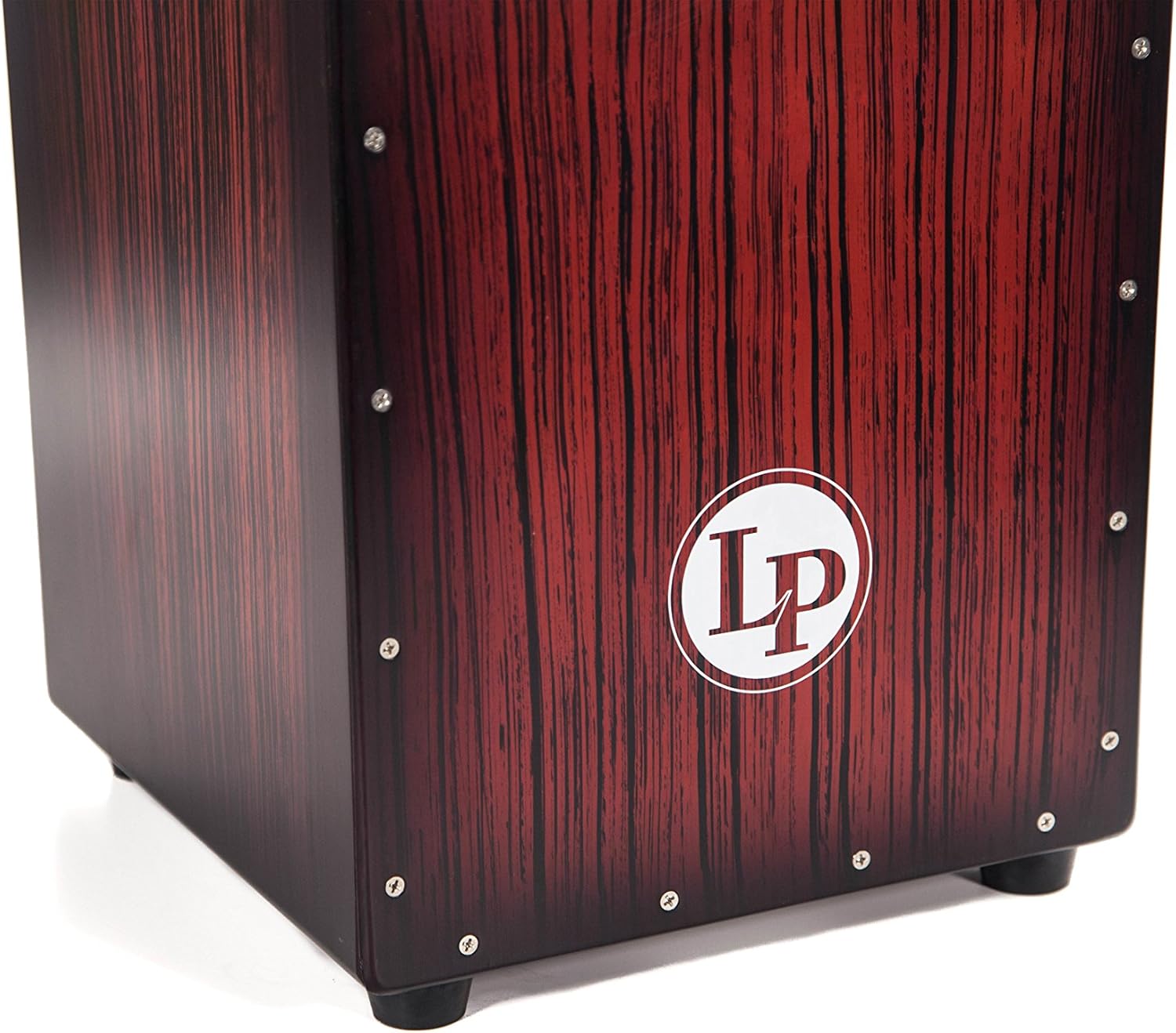 Cajon LP Aspire Accents com acabamento vermelho e preto em madeira escura, vista lateral e frontal com logo branco e parafusos prateados.