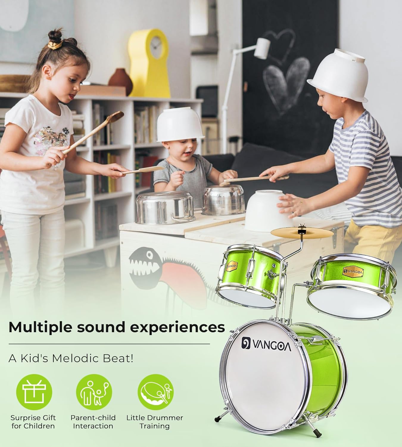 Crianças brincando e bateria acústica verde Vangoa com múltiplas experiências sonoras para crianças