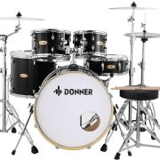 Kit de bateria acústica Donner preta com 5 peças, banco, baquetas e sistema silencioso.