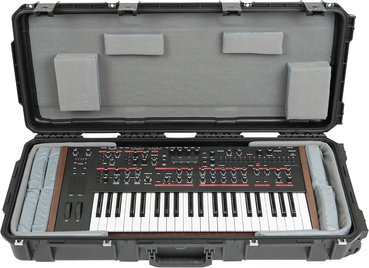Estojo SKB 3I-3614-Tkbd aberto com teclado protegido e interior acolchoado cinza