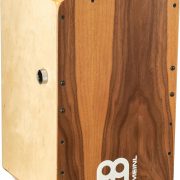 Meinl Percussion Snarecraft Professional SCP100WN Cajon com frente em nogueira e corpo claro com botão de controle de snare lateral.