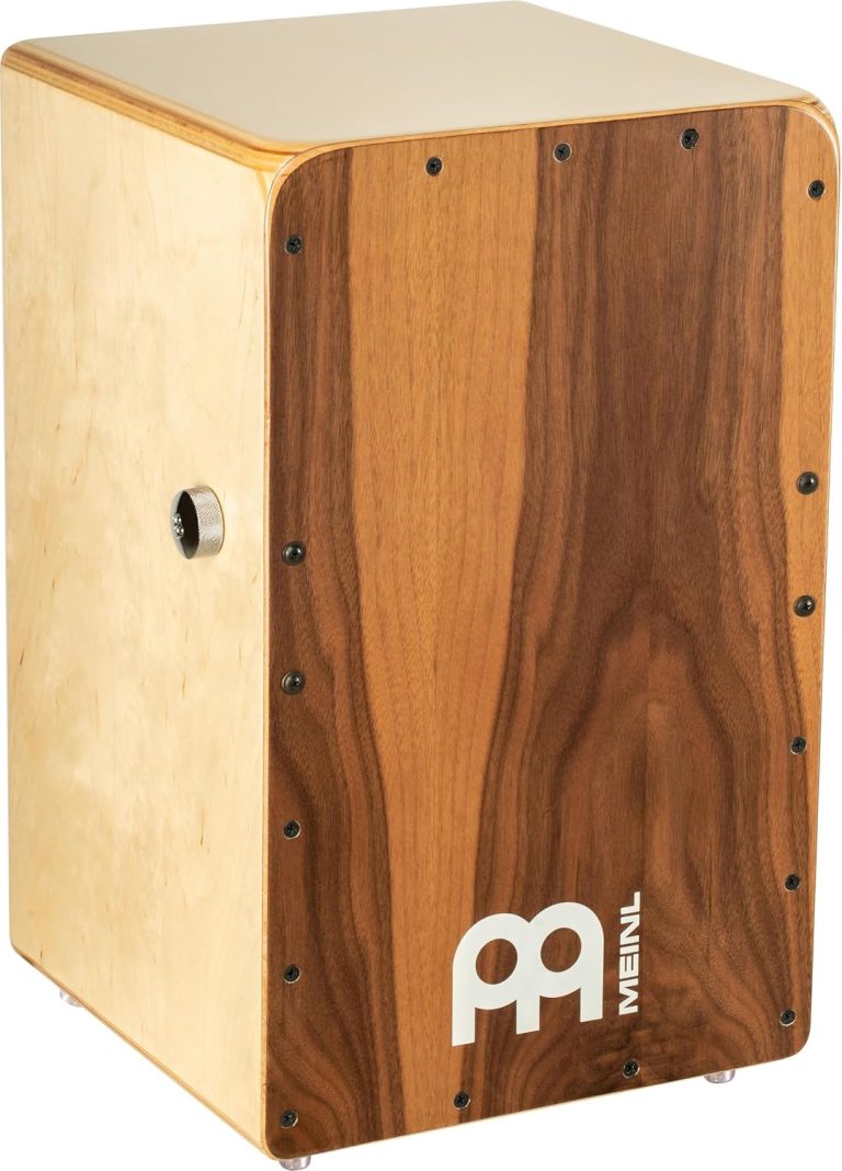Meinl Percussion Snarecraft Professional SCP100WN Cajon com frente em nogueira e corpo claro com botão de controle de snare lateral.