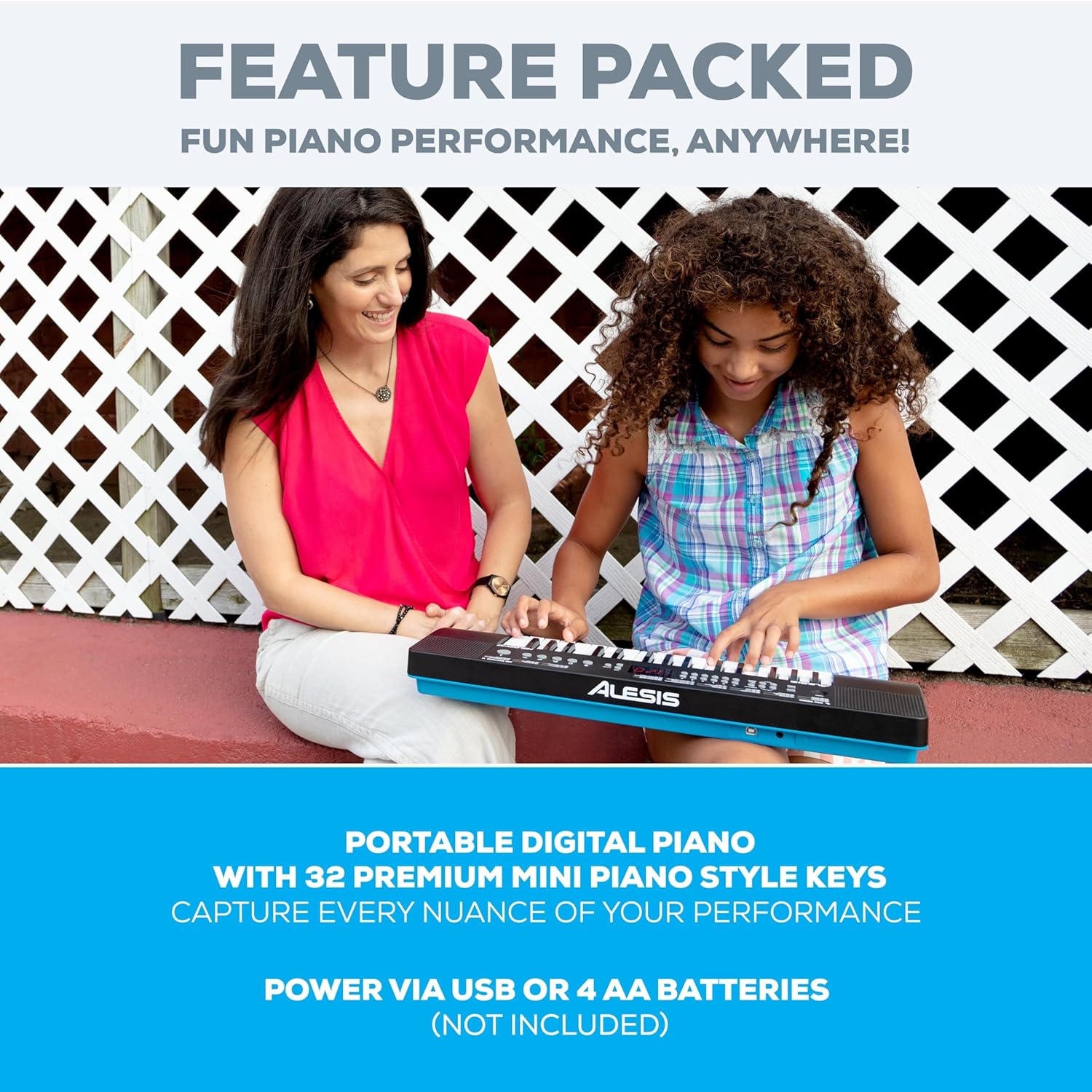 Mulher e criança usando teclado digital portátil Alesis Melody 32 ao ar livre