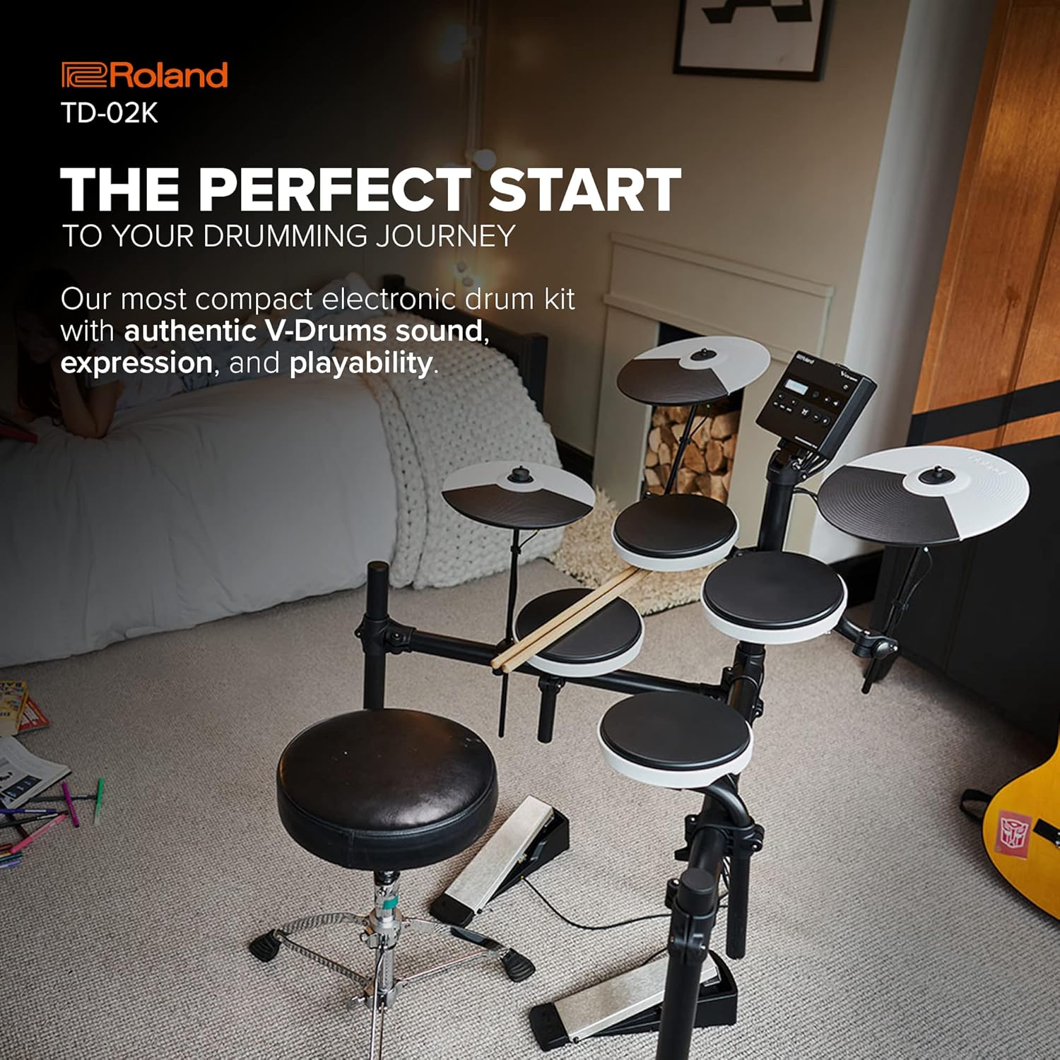 Bateria eletrônica Roland TD-02K V-Drums em ambiente de quarto com destaque para som autêntico, expressão e facilidade de uso.