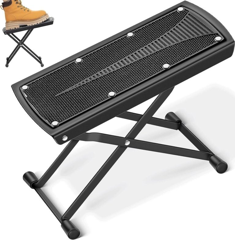 Banco dobrável preto para guitarra com base antiderrapante e estrutura metálica resistente.