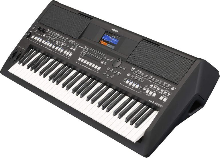 Teclado arranjador Yamaha PSR-SX600 61 teclas preto com painel de controle e tela colorida