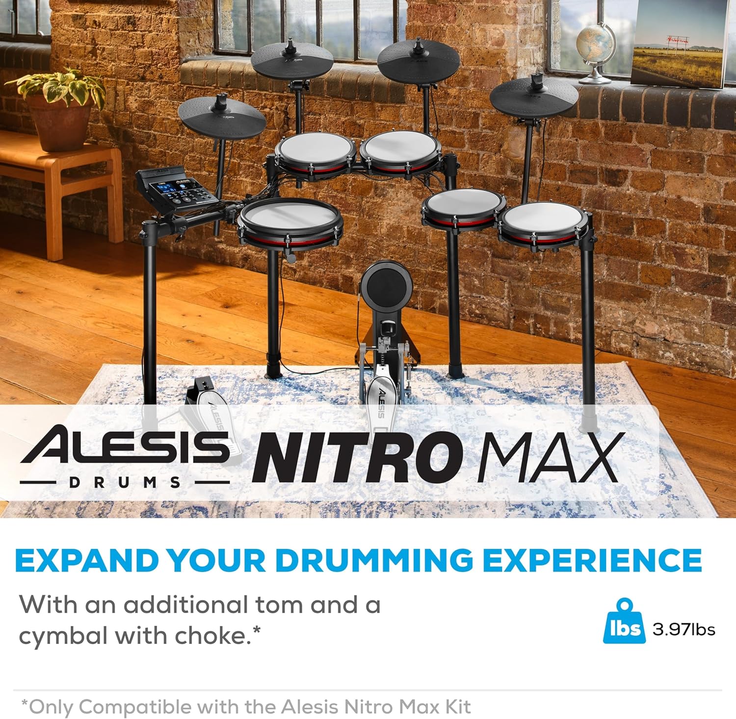 Kit bateria eletrônica Alesis Nitro Max com tom adicional e prato choke em ambiente interno.