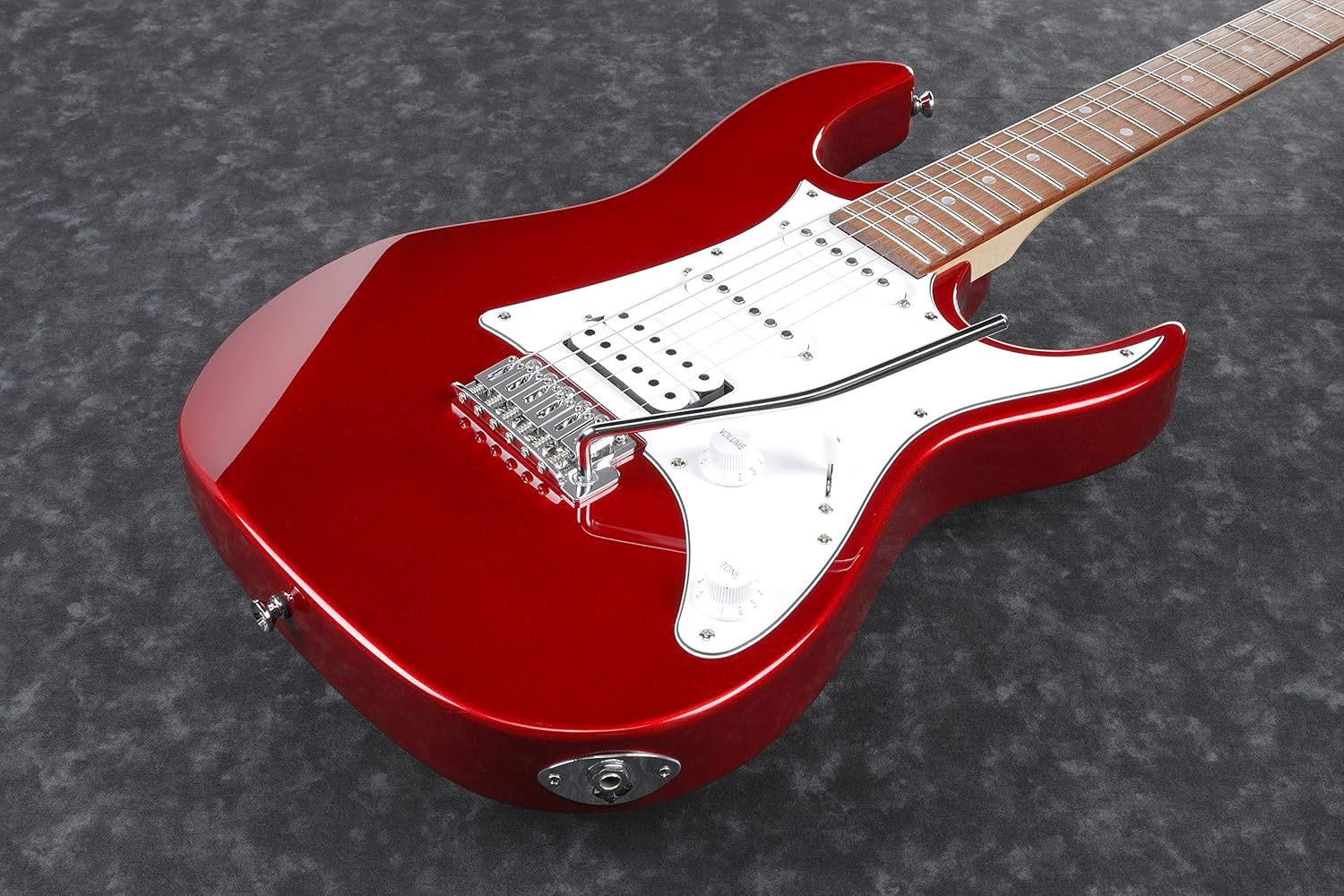 Ibanez Gio GRX40 guitarra elétrica corpo sólido vermelha candy apple com captadores humbucker e single-coil.