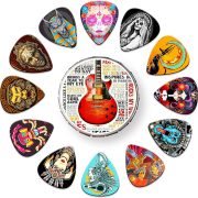 Conjunto de 12 palhetas triangulares coloridas para guitarra com desenhos artísticos e estojo redondo decorado com guitarra e texto.