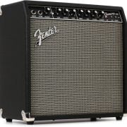 Fender Champion 40 amplificador combo para guitarra 40W preto com controles e alça superior