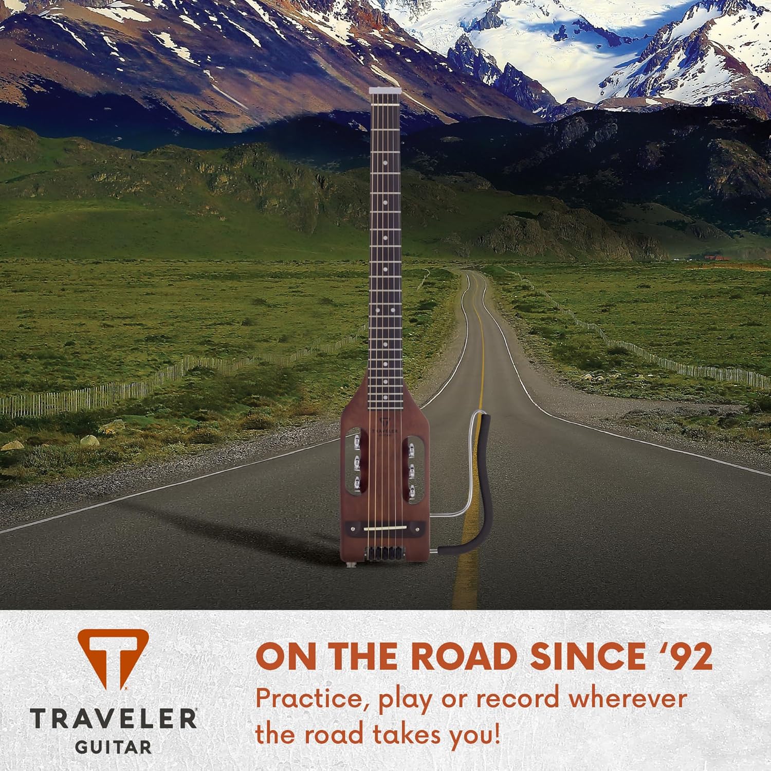 Guitarra Traveler Guitar marrom antigo posicionada em estrada com montanhas ao fundo e texto promocional.