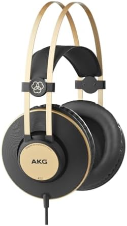 Fone AKG K92 over-ear preto com detalhes dourados e cabo preto.