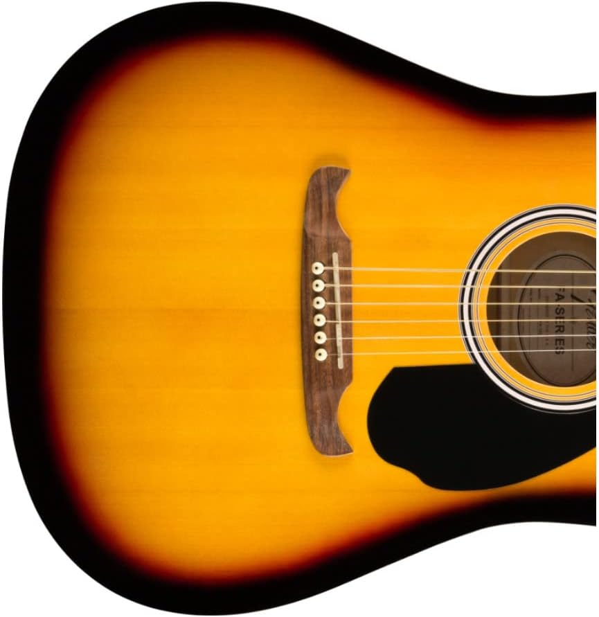 Close no tampo do violão Fender FA-125 Dreadnought com acabamento sunburst e ponte de madeira