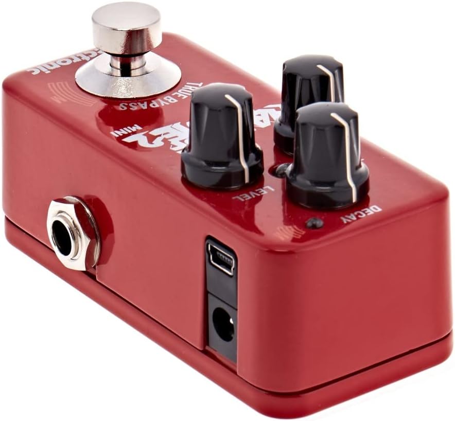 Pedal Reverb TC Electronic Hall of Fame 2 Mini vermelho com controles, entradas jack, USB e fonte