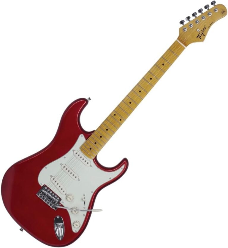 Guitarra elétrica TG-530 vermelho metálico série Woodstock Tagima com corpo brilhante e braço claro.