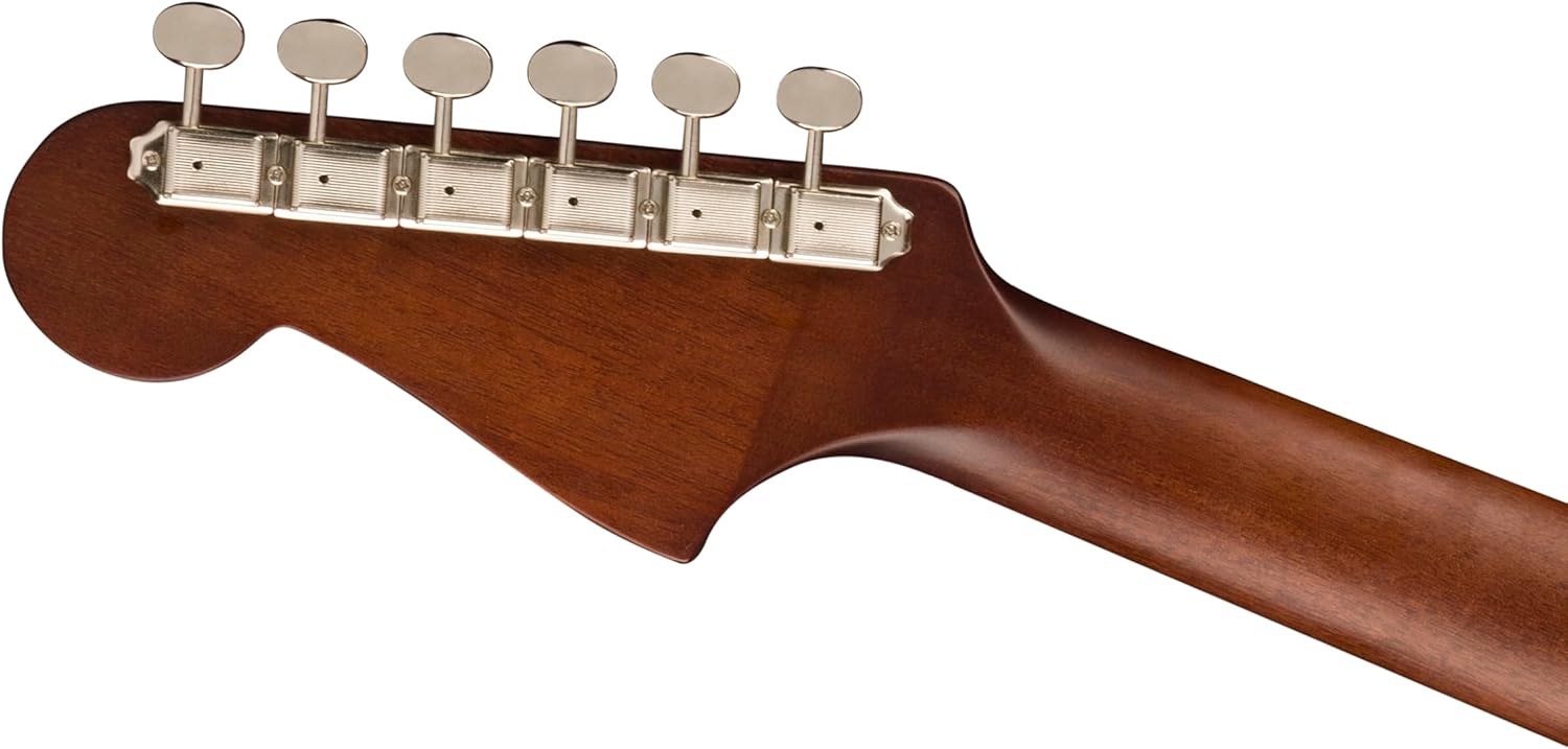Parte traseira da cabeça da guitarra acústica Fender California Player com tarraxas cromadas e madeira marrom.
