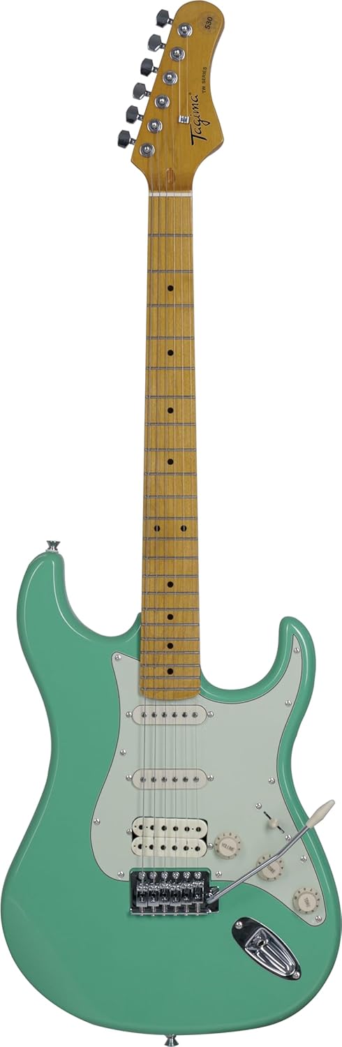 Guitarra elétrica Tagima Stratocaster verde água com braço claro e três captadores.