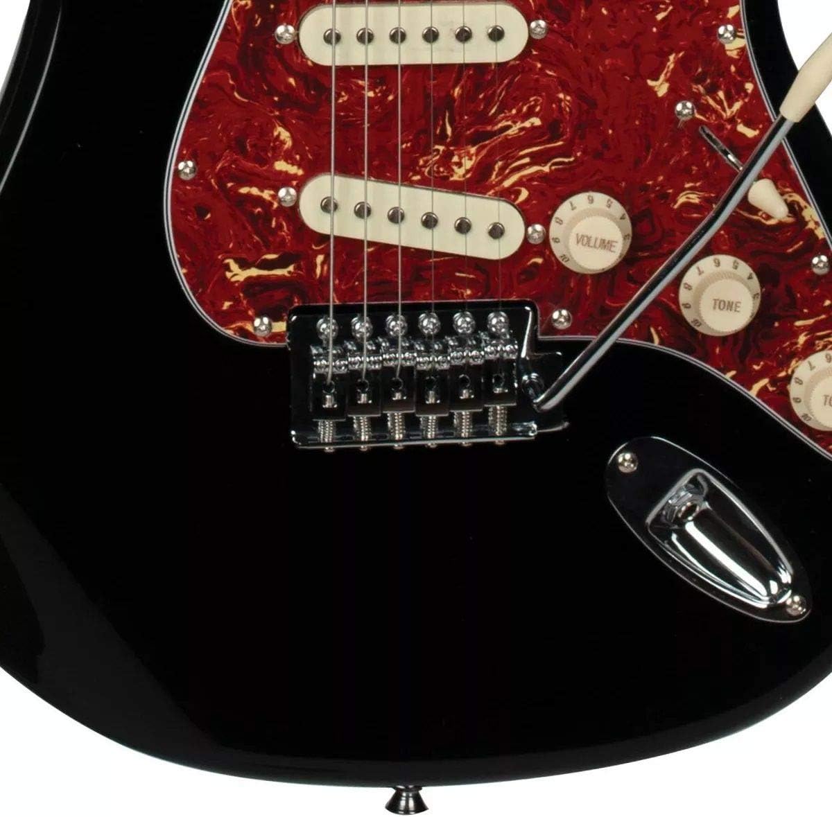 Detalhe da ponte tremolo vintage e captadores SSS da guitarra TAGIMA Woodstock Series TG-530 preta.