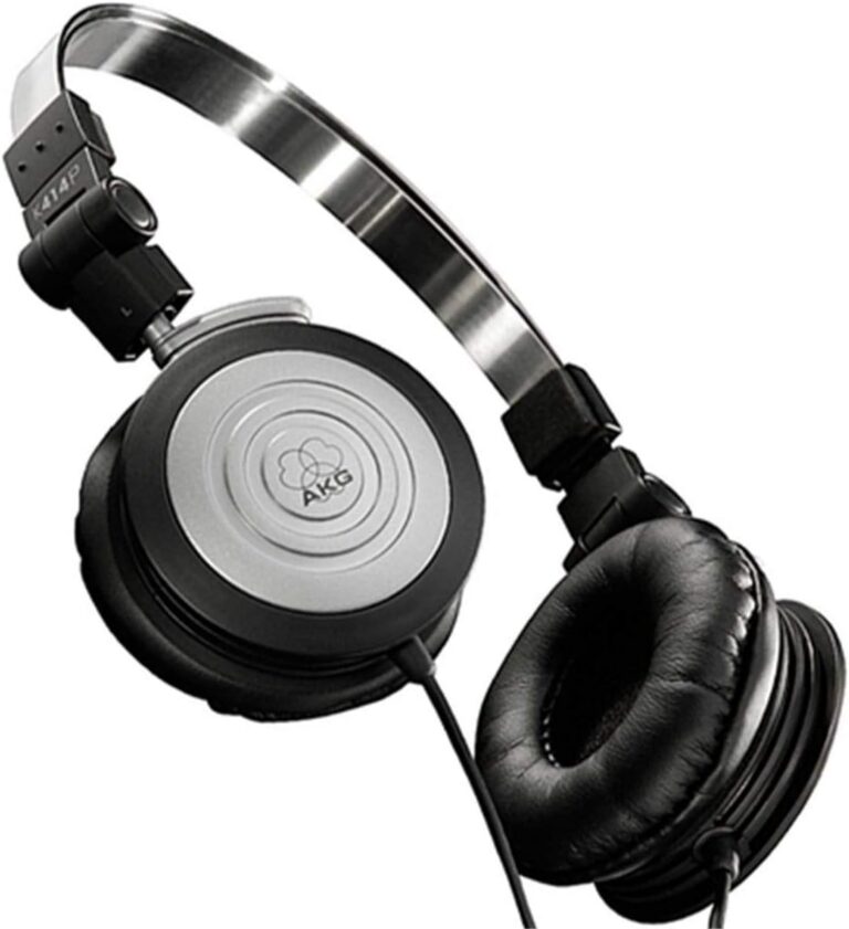 Fone de ouvido AKG K414P on-ear preto com almofadas de espuma e mecanismo 3D-Axis dobrável