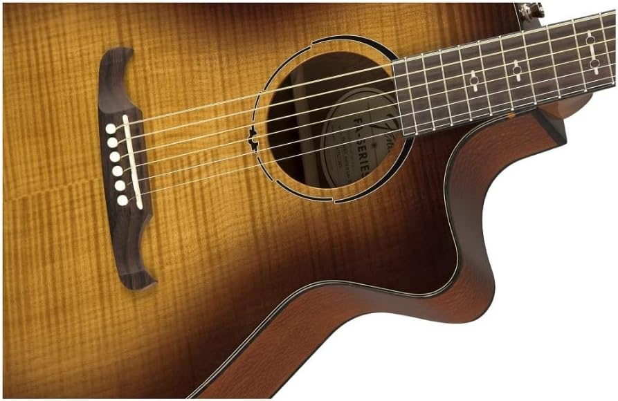 Detalhe do corpo da guitarra acústica Fender FA-345CE com acabamento explosão de chá 3 tons