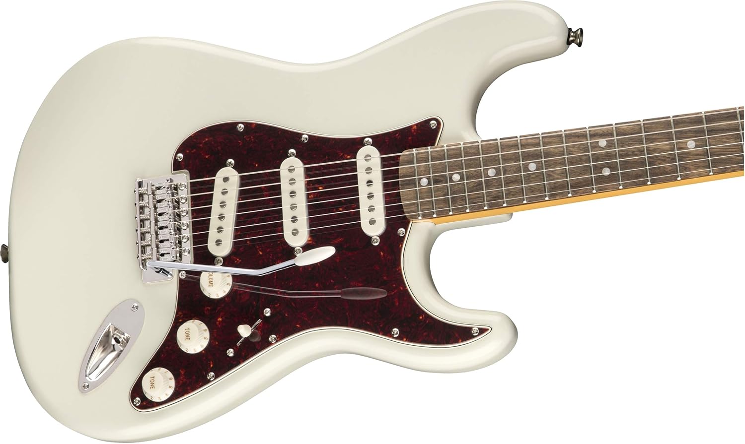 Close frontal da guitarra Fender Classic Vibe '70s Stratocaster branca brilhante com escudo tartaruga e captadores single coil