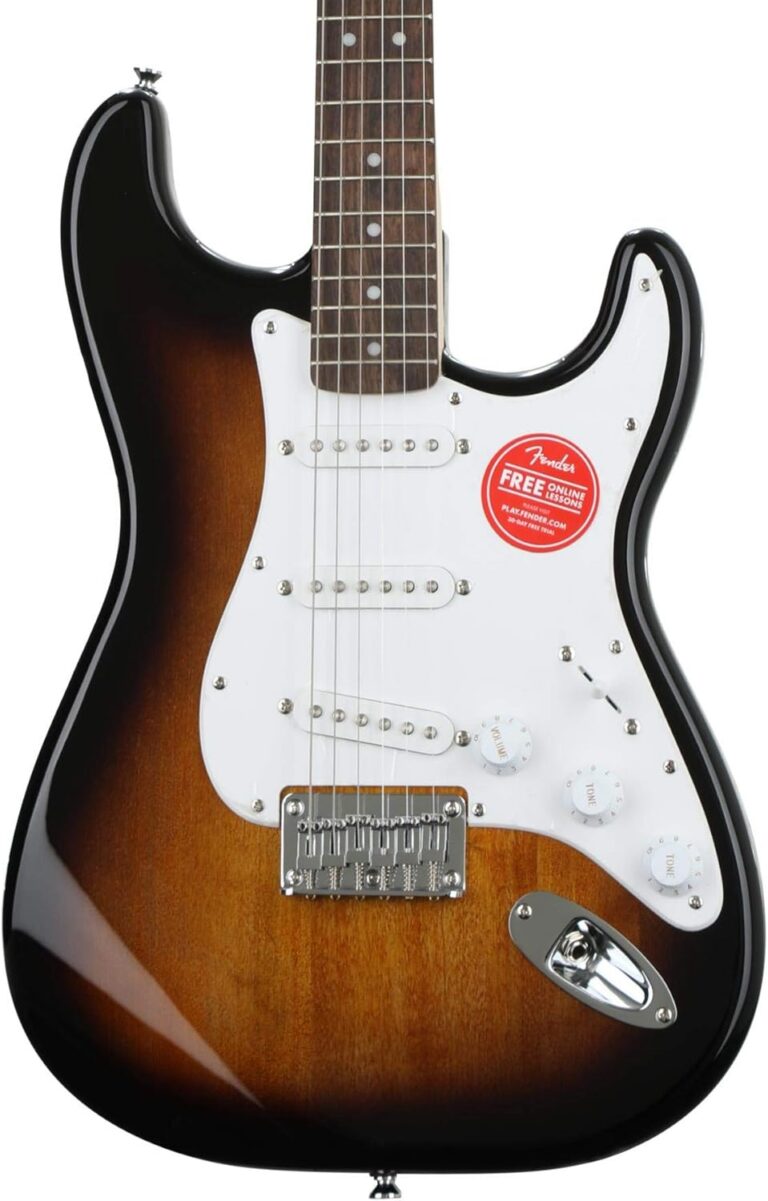 Guitarra elétrica Bullet Stratocaster HT acabamento sunburst com escudo branco e três captadores.
