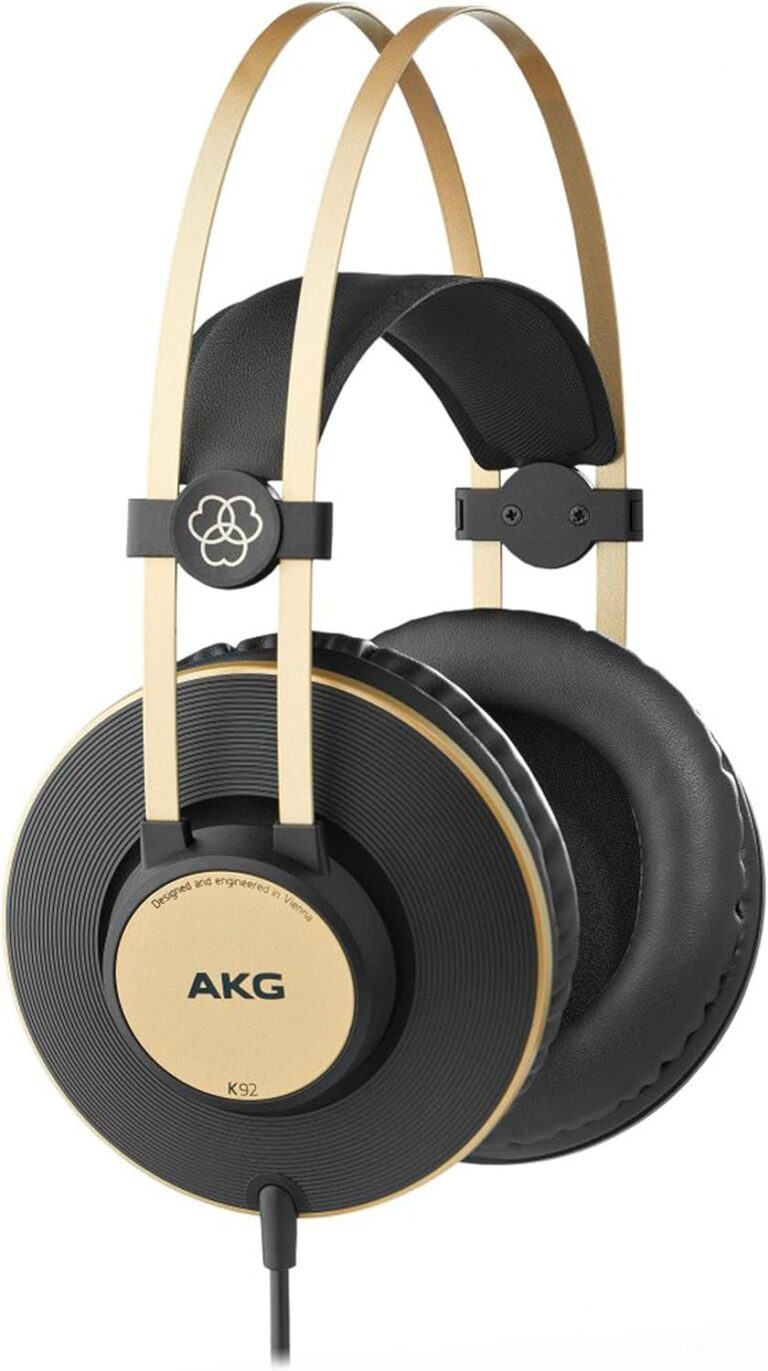 Fone de ouvido AKG K92 over-ear preto com detalhes dourados e cabo preto.